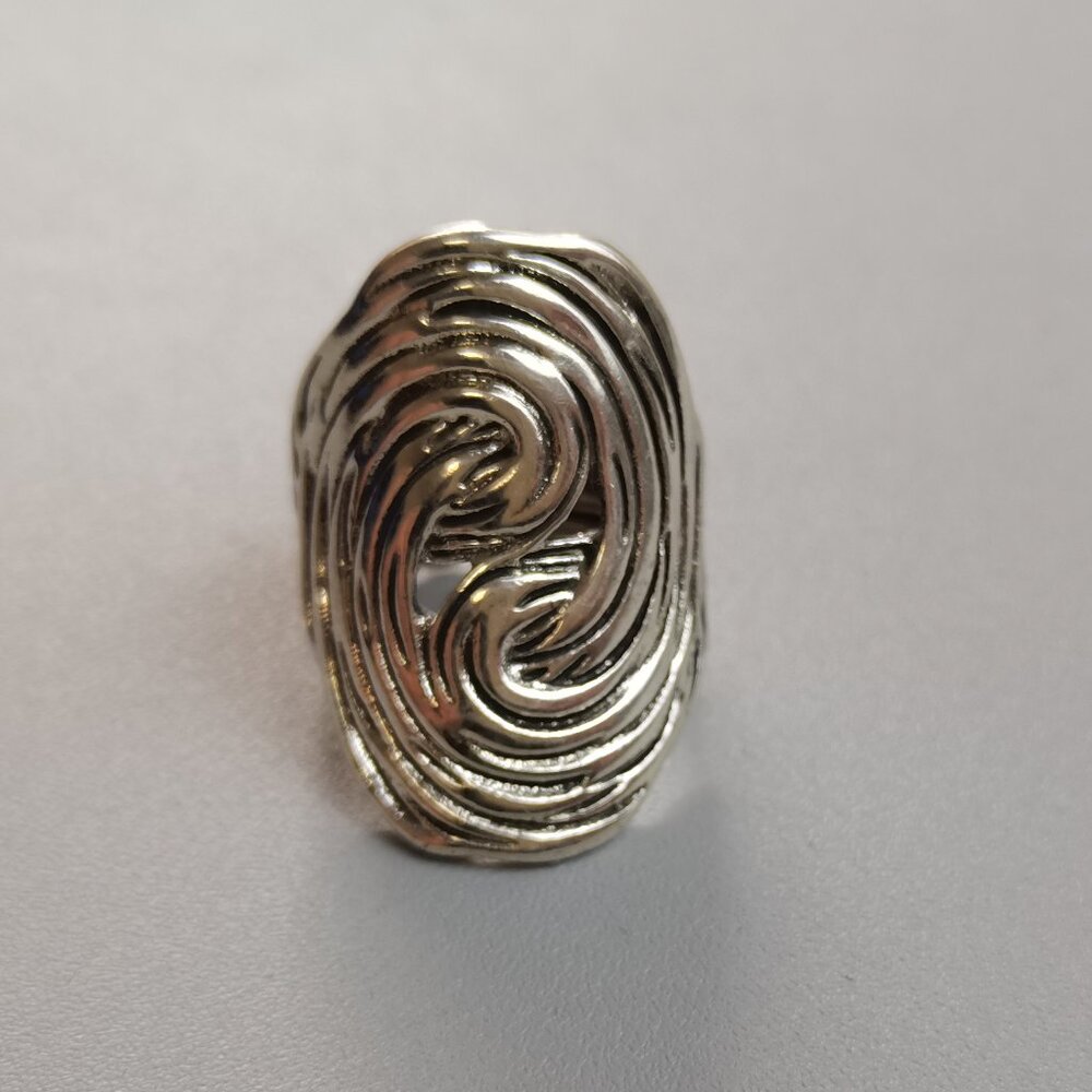 Second-hand women's classic style silver ring